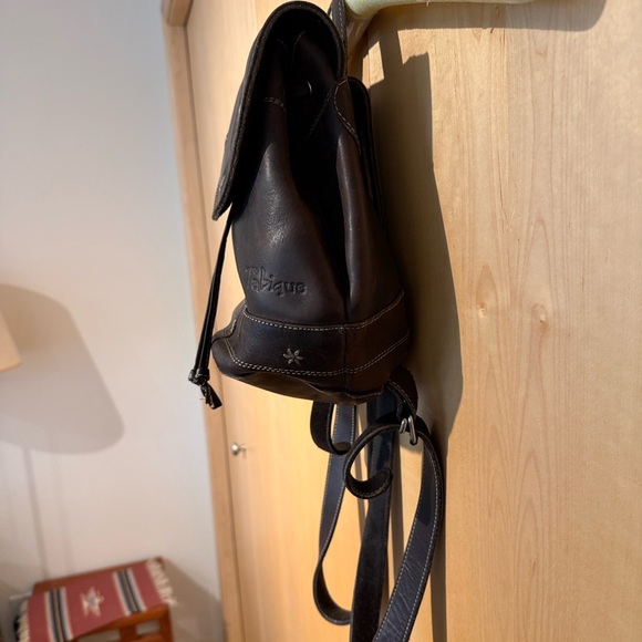 Elegant Dark Brown Leather Backpack - Picture 10 of 16